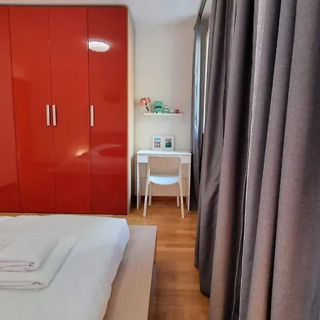 Daire Birds And Sailboats *