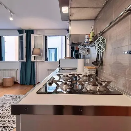 Daire Birds And Sailboats