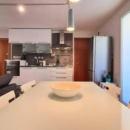 Birds And Sailboats Daire