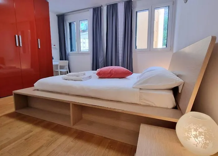 Apartment Birds And Sailboats