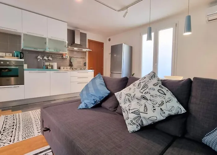 Birds And Sailboats Apartment Trieste