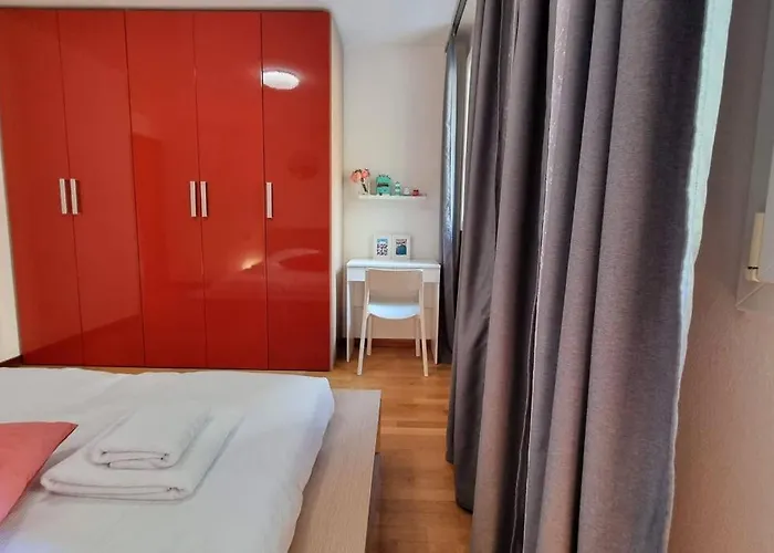 Apartment Birds And Sailboats *